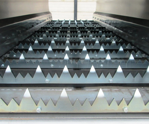 Self-propelled horizontal mixer: Massive loading conveyor